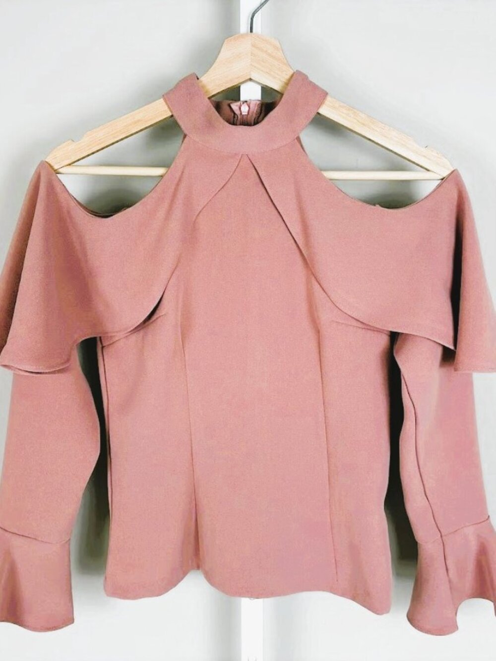 Storets Dusty Pink Cold Shoulder Ruffle Halter Blouse Top Long Sleeve Small NWT - Picture 4 of 8